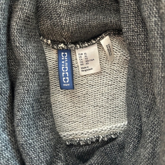 H&M Loose Turtleneck Sweater - Picture 2 of 3